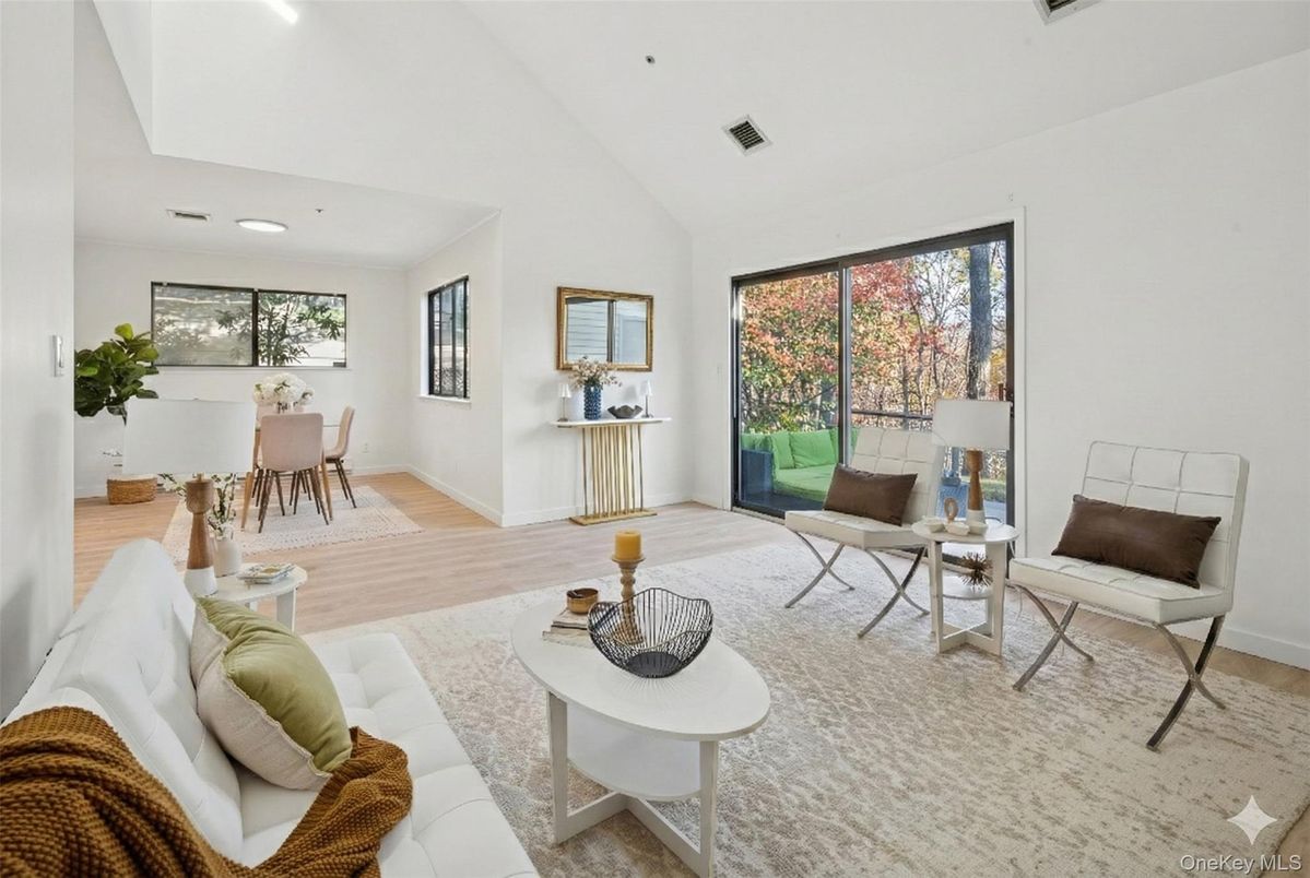 Dining room, Interior, Living room, Recessed Lighting, Wood Texture Flooring