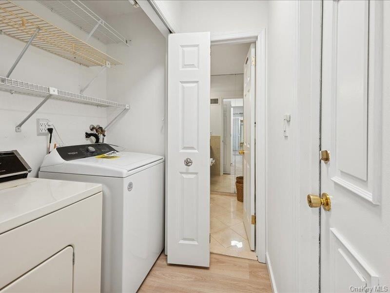 Interior, Utility Closets, Washer, Wood Texture Flooring