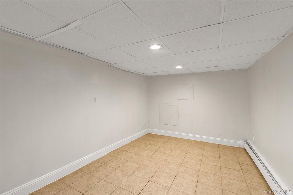 Empty room, Interior, Recessed Lighting