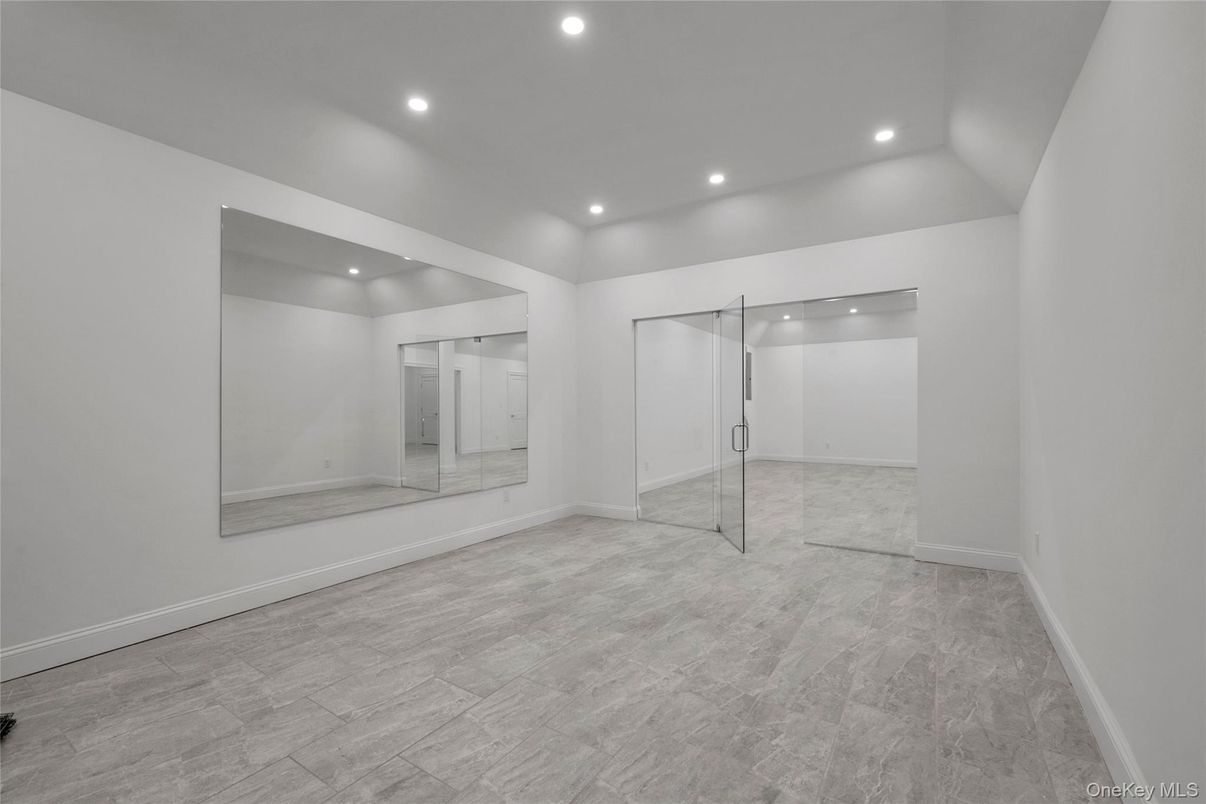Empty room, Interior, Recessed Lighting