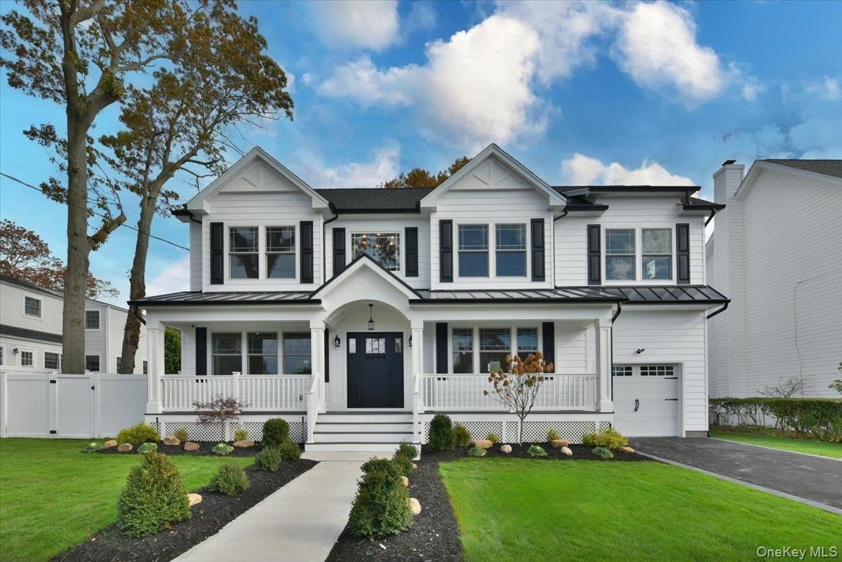 Attached, Exterior, Facade, Farmhouse