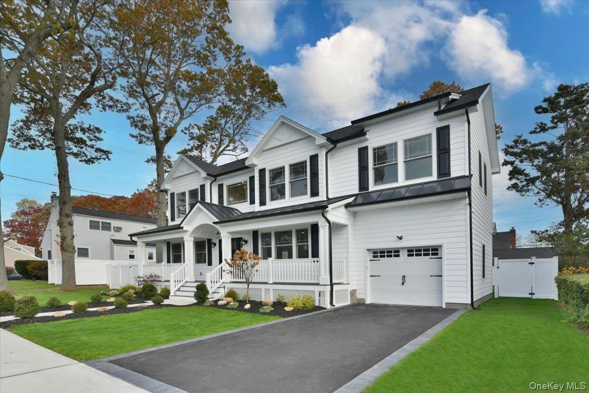 Attached, Exterior, Facade, Farmhouse