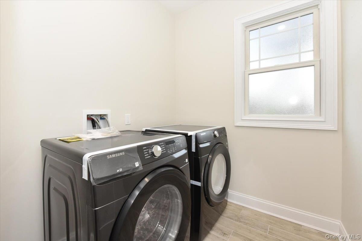 Interior, Washer, Wood Texture Flooring