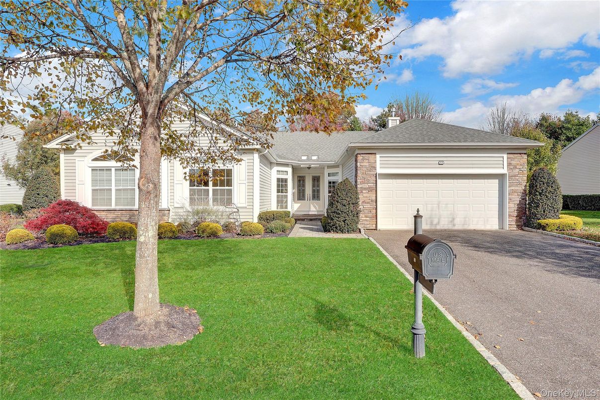 Attached, Exterior, Facade, Ranch