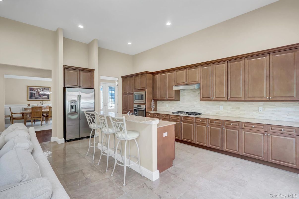 Dining room, Interior, Kitchen, Recessed Lighting, Stainless Steel Appliances