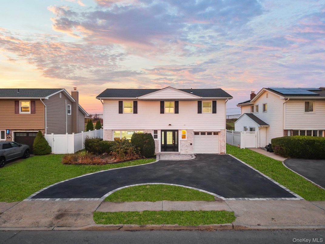 Attached, Exterior, Facade, Solar Panels, Split Level