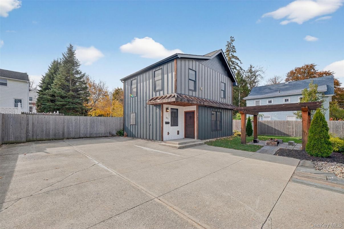 Exterior, Facade, Farmhouse