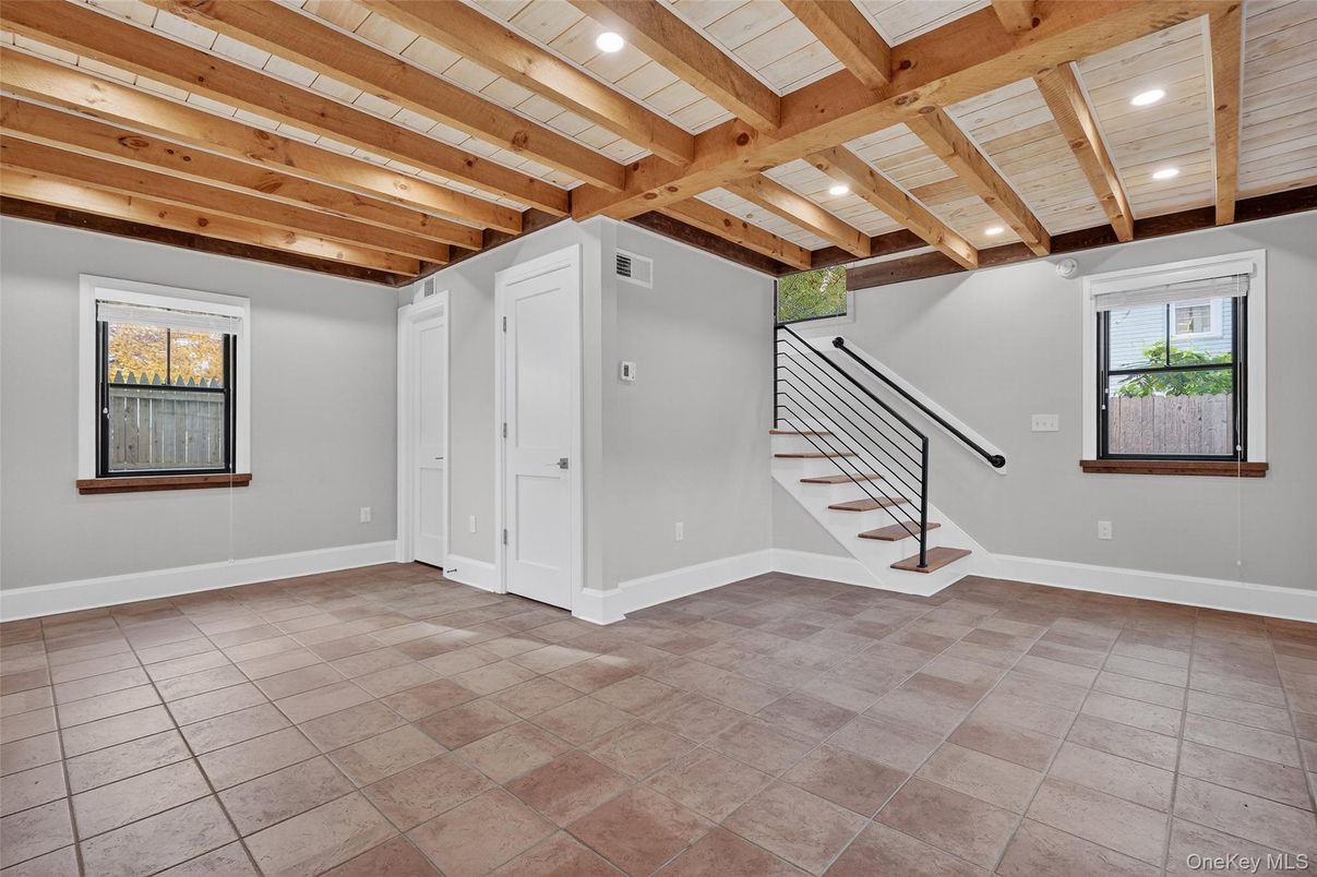 Empty room, Interior, Recessed Lighting, Wooden Beams