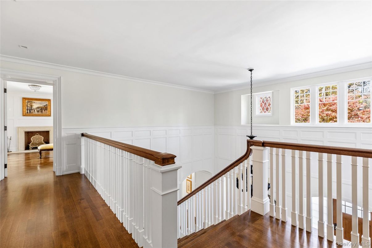Interior, Pendant Lights, Wood Texture Flooring