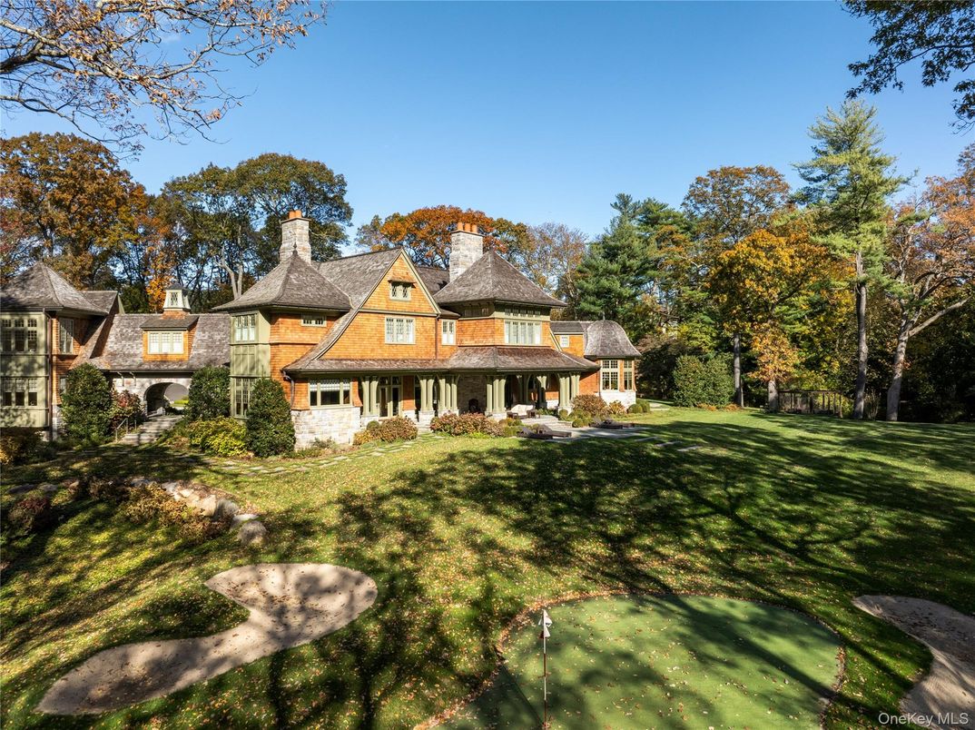 Backyard, Exterior, Facade, Brick Facade, French Provincial