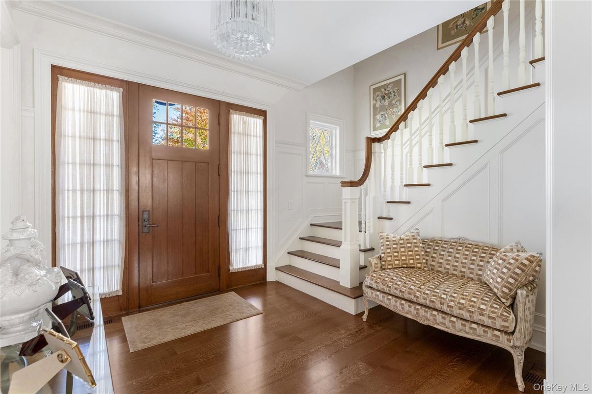 Chandelier, Interior, Wood Texture Flooring