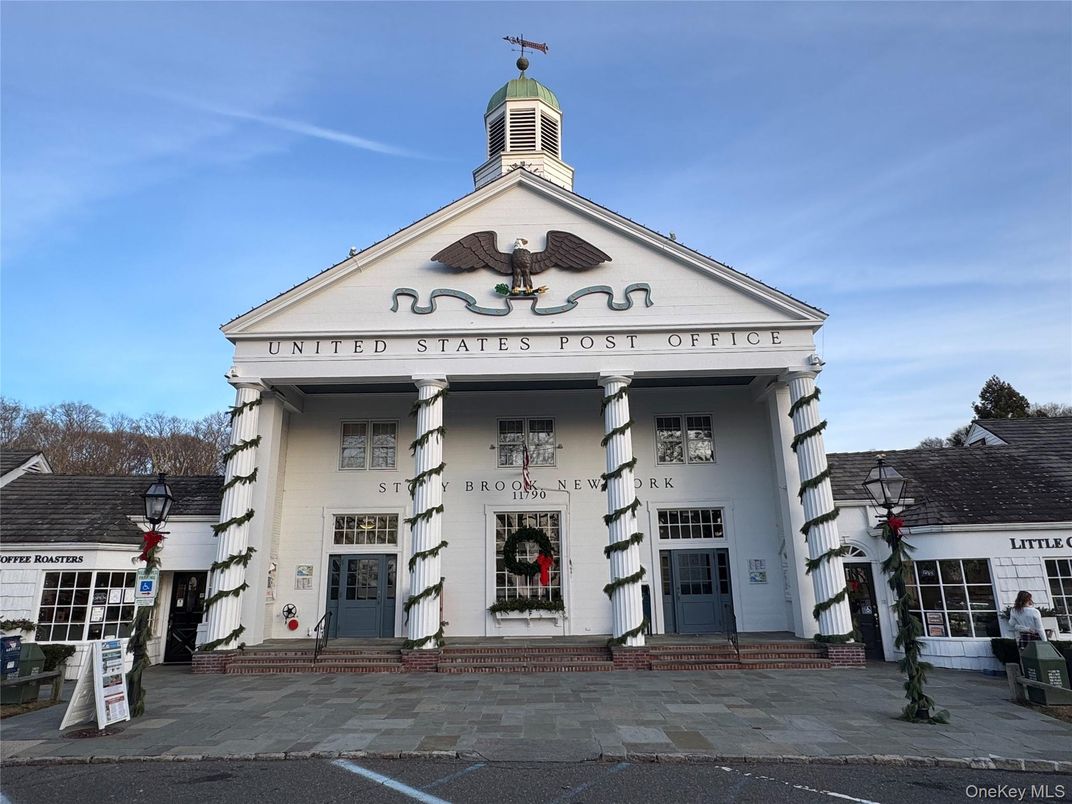 Exterior, Facade, Queen Anne Victorian