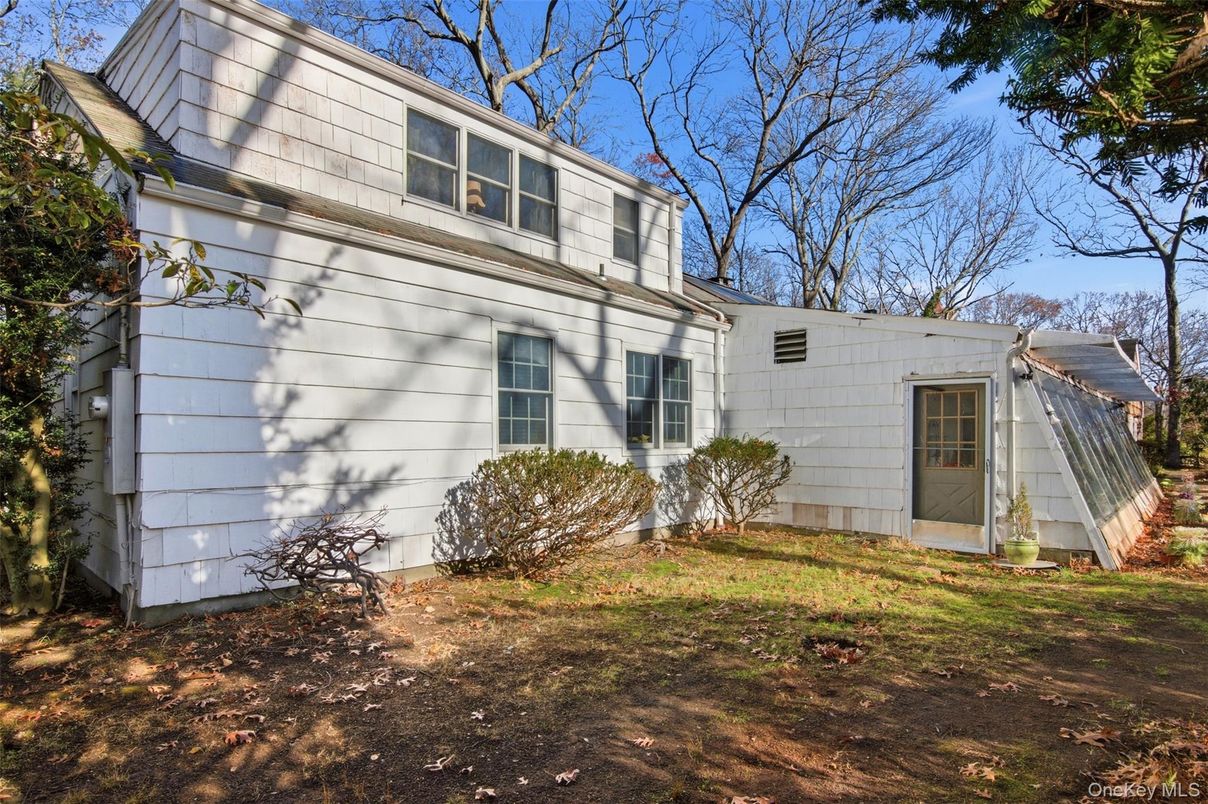 Exterior, Facade, None