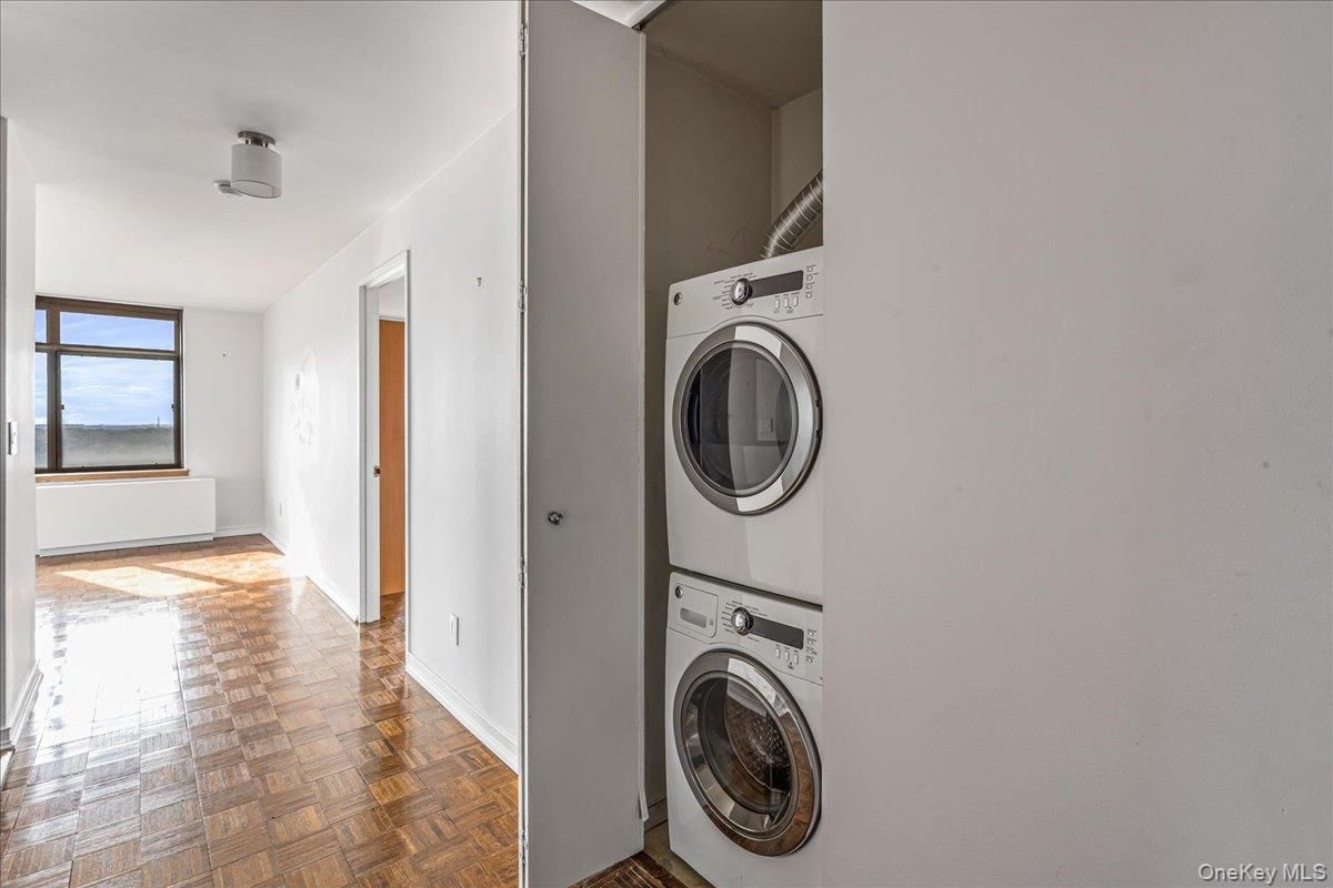Interior, Utility Closets, Washer, Wood Texture Flooring