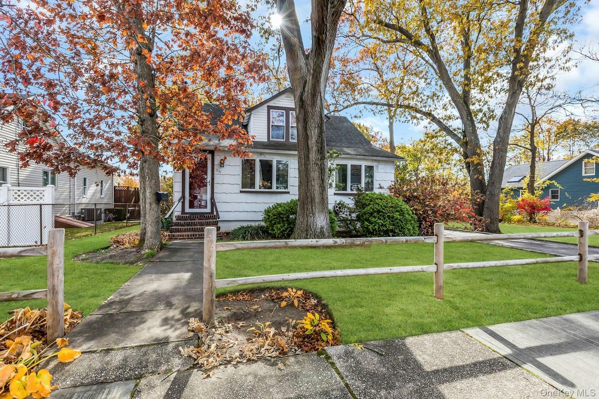 Exterior, Facade, Cape Cod