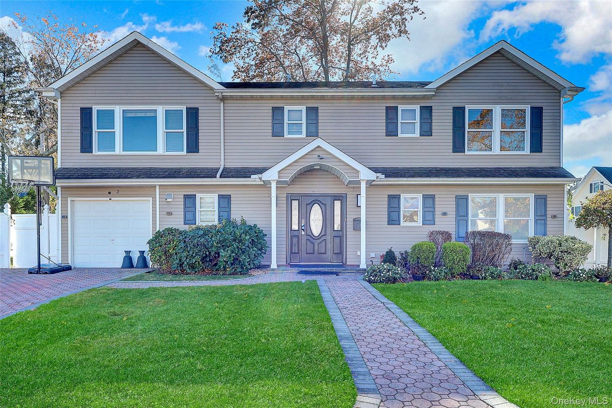 Attached, Exterior, Facade, Farmhouse