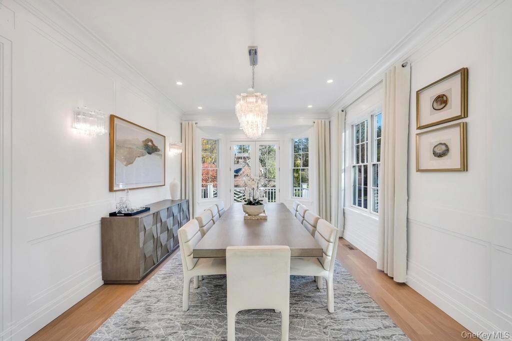 Chandelier, Dining room, Interior, Recessed Lighting, Wood Texture Flooring
