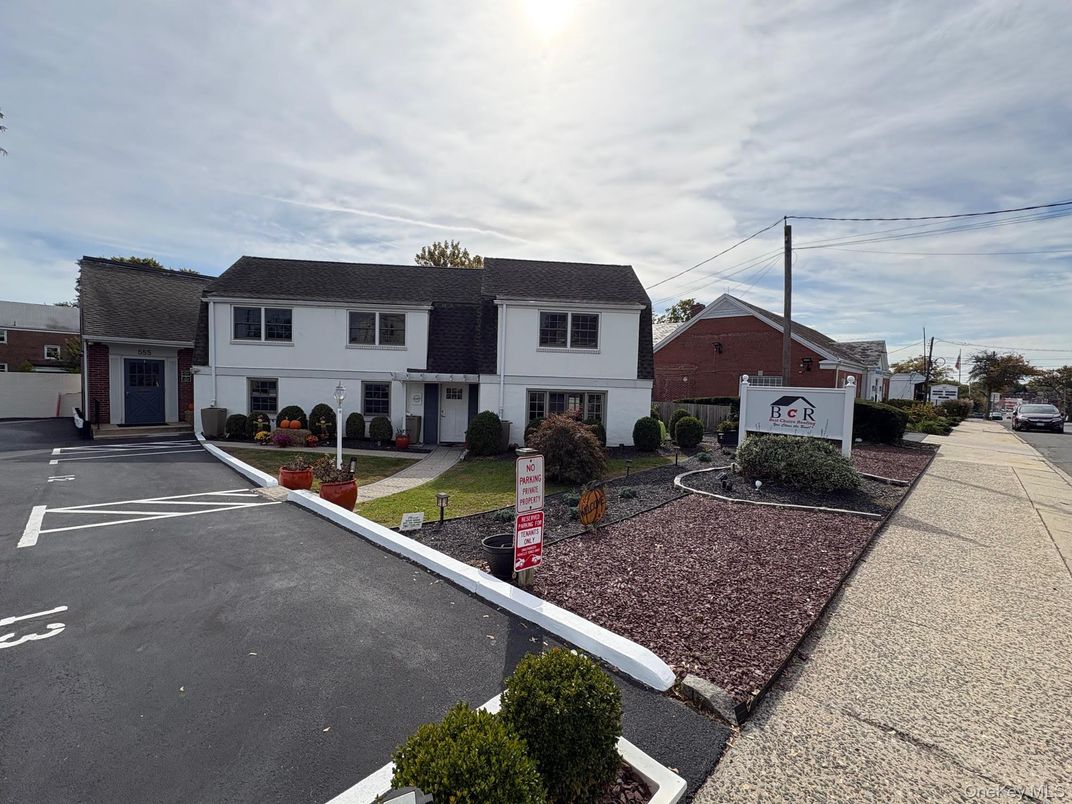 Exterior, Facade, French Provincial