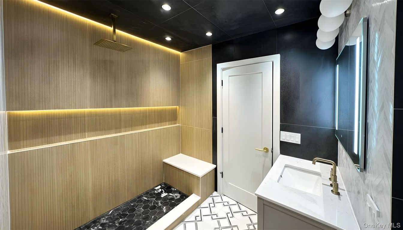 Bathroom, Interior, Recessed Lighting