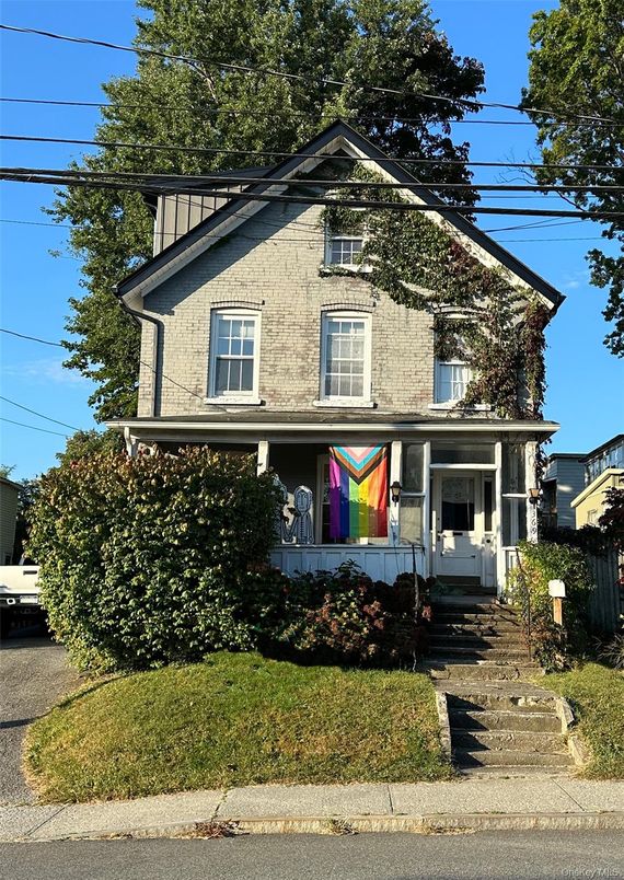 Exterior, Facade, Queen Anne Victorian