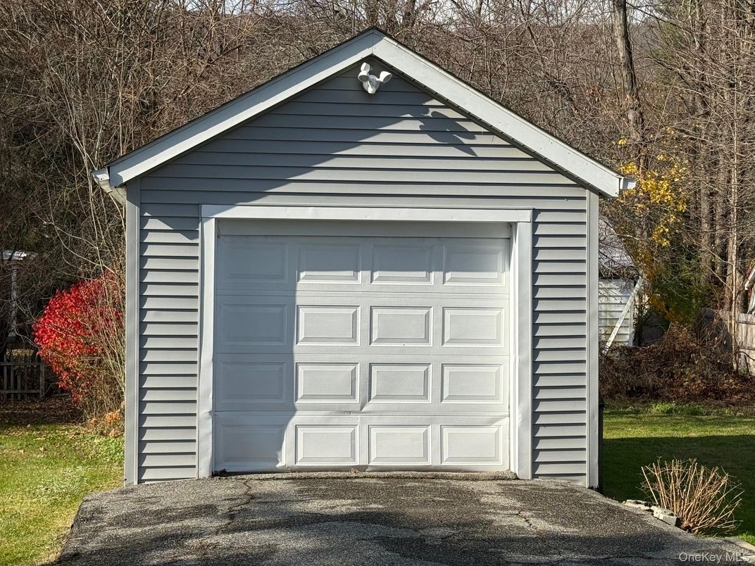 Detached Garage, Exterior