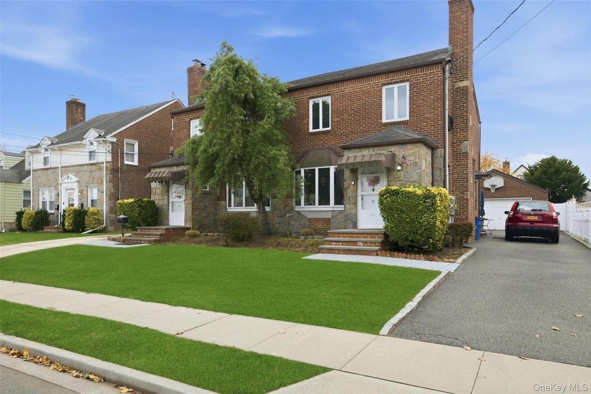 Exterior, Facade, Brick Facade, Georgian