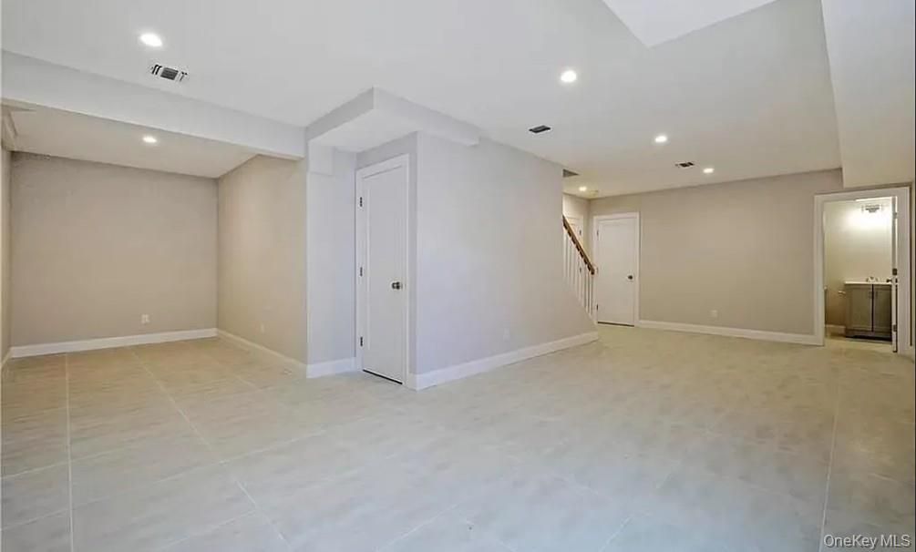 Empty room, Interior, Recessed Lighting