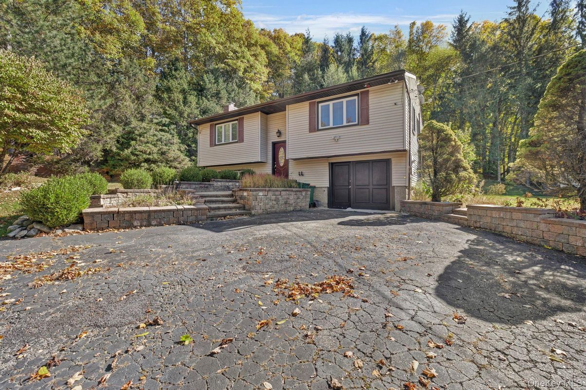 Attached, Exterior, Facade, Raised Ranch