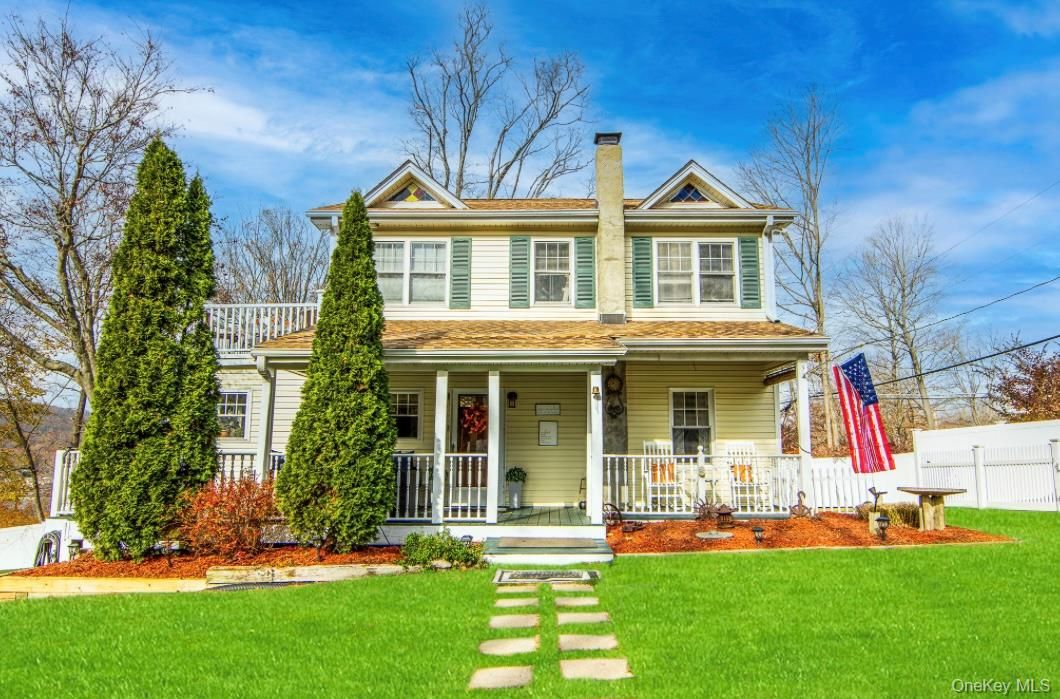 Exterior, Facade, American Foursquare