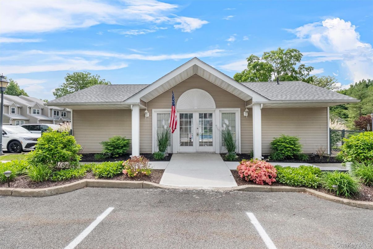 Exterior, Facade, Ranch