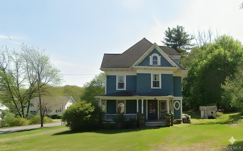 Backyard, Exterior, Facade, Queen Anne Victorian