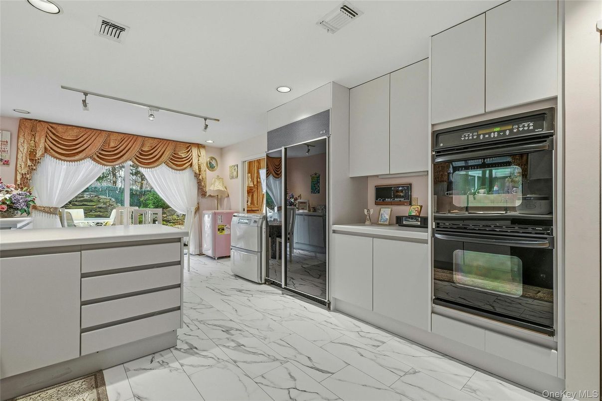 Interior, Kitchen, Marble, Recessed Lighting, Washer