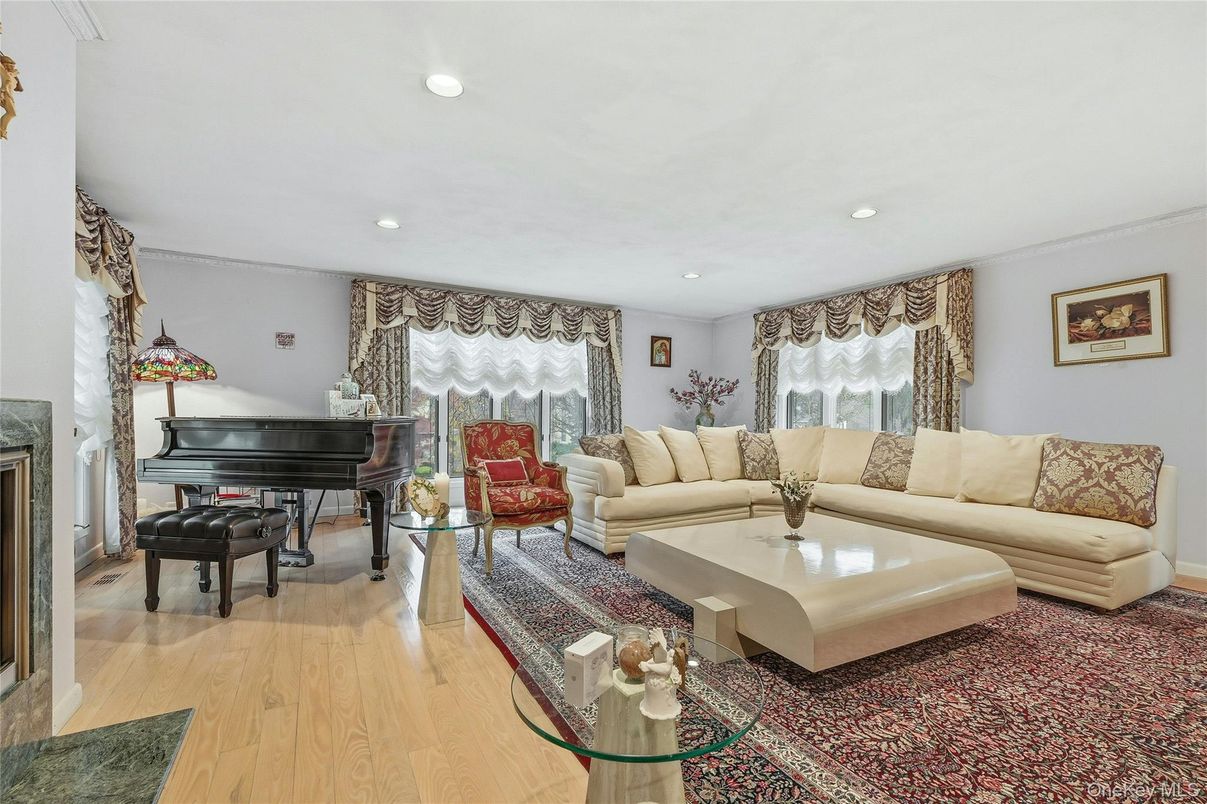 Interior, Living room, Piano, Recessed Lighting, Wood Texture Flooring