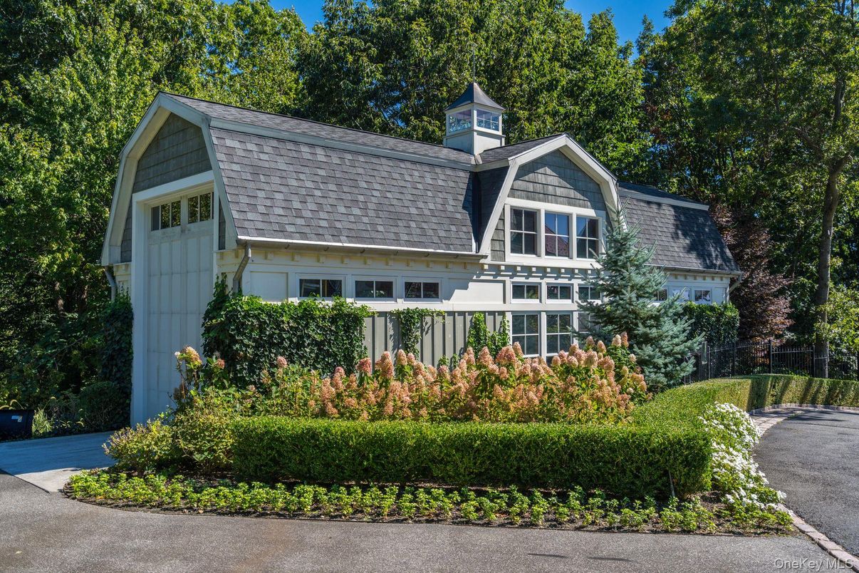 Exterior, Facade, Farmhouse