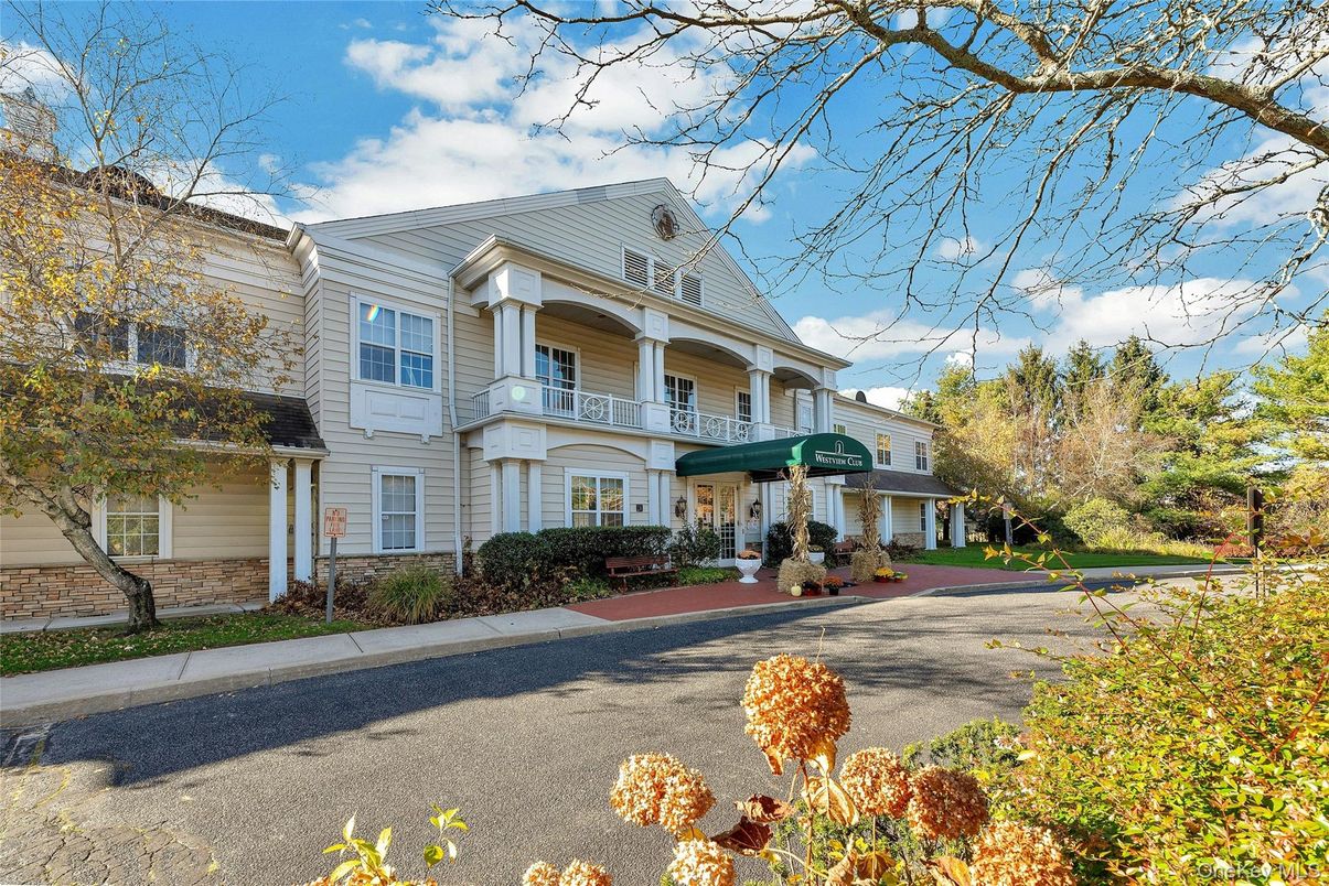 Exterior, Facade, French Provincial