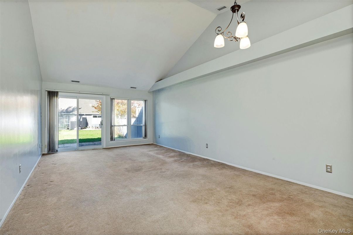 Empty room, Interior, Pendant Lights