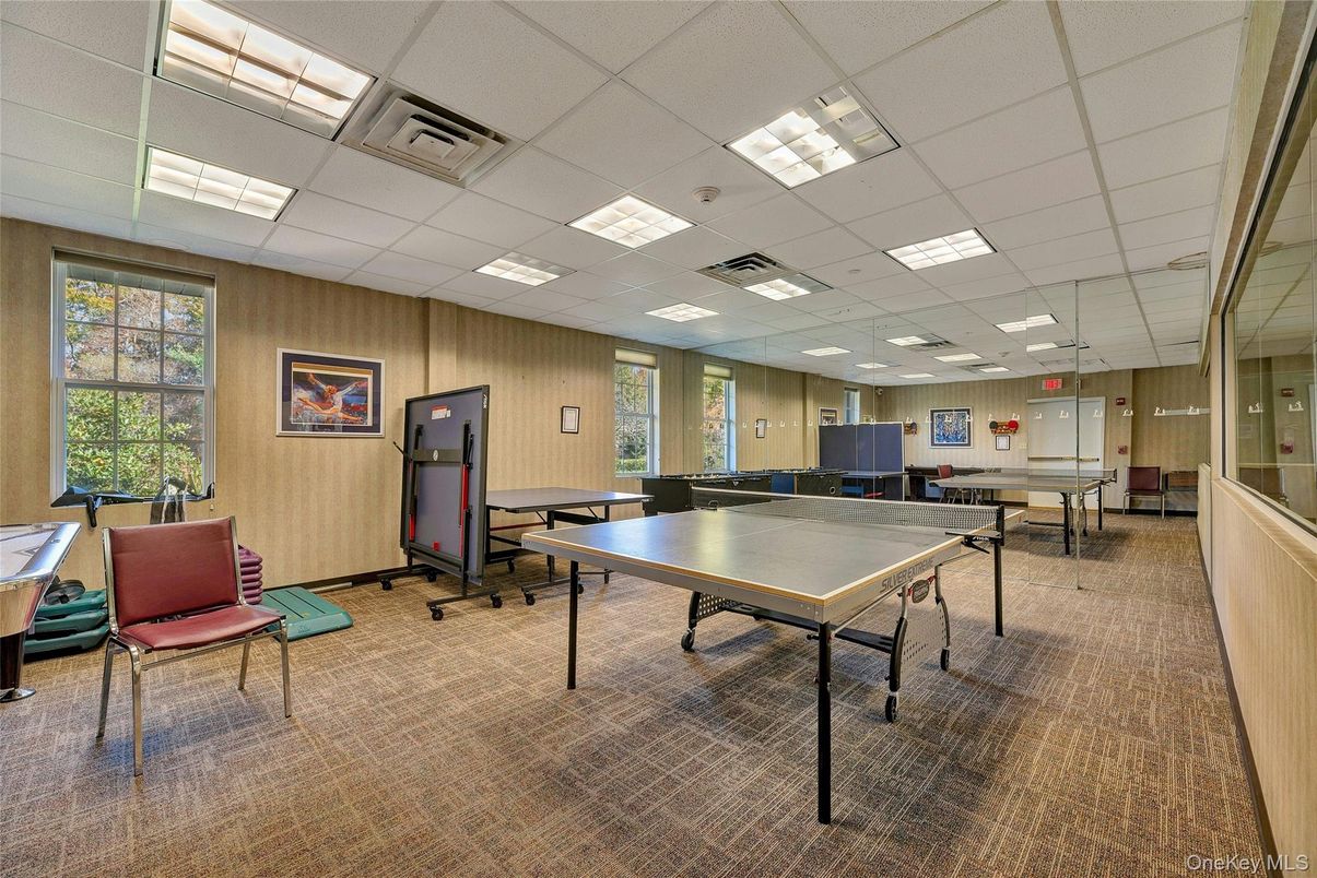 Game Room, Interior, Recessed Lighting