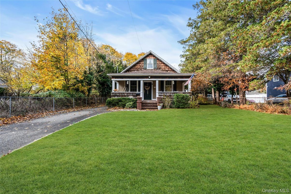 Backyard, Exterior, Facade, Queen Anne Victorian