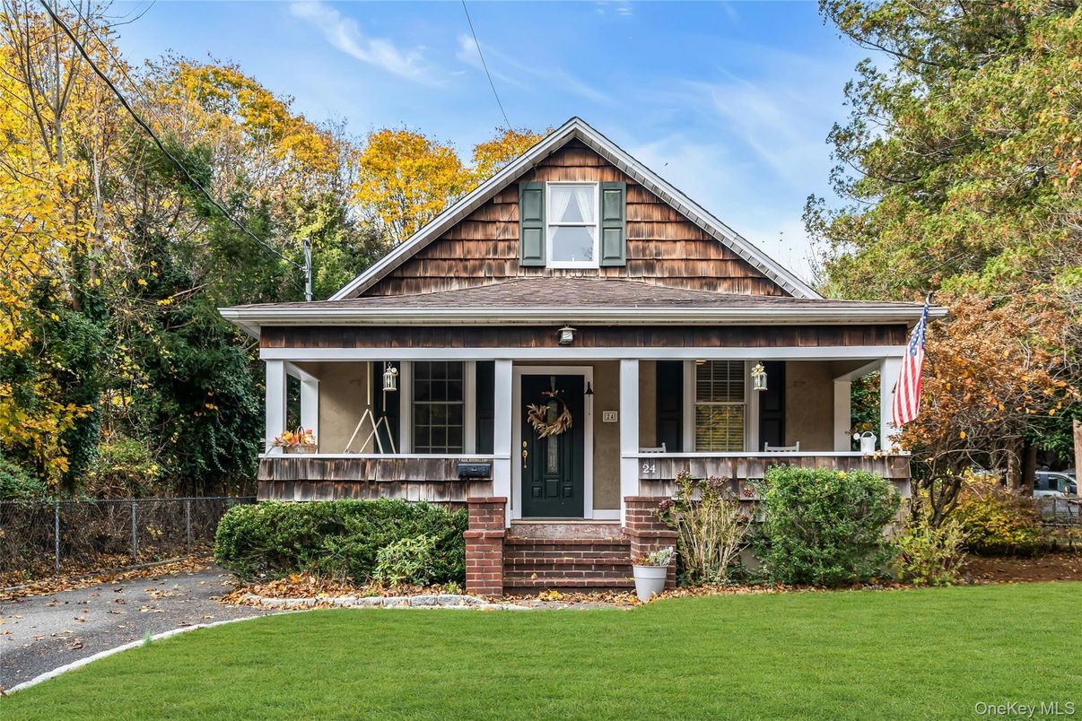 Exterior, Facade, Queen Anne Victorian