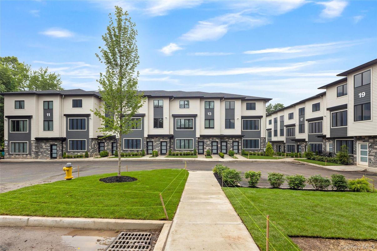 Exterior, Facade, Rowhouse