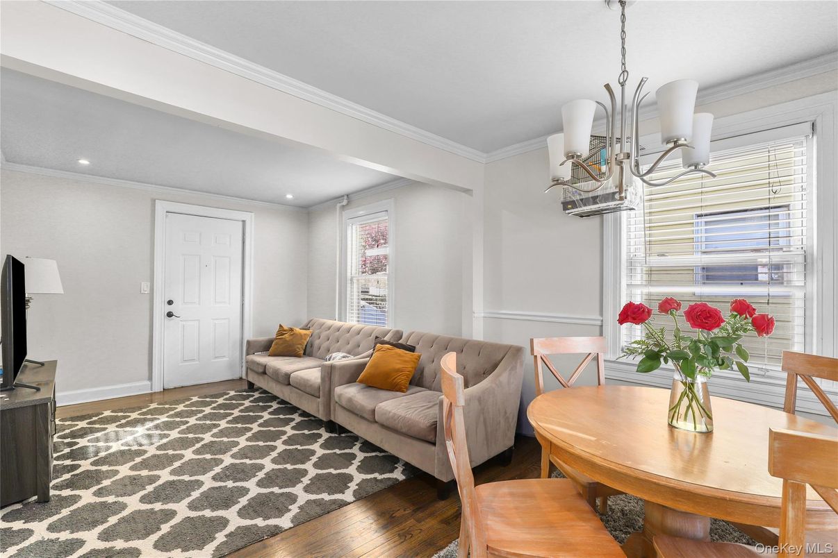 Chandelier, Dining room, Interior, Living room, Recessed Lighting, Wood Texture Flooring
