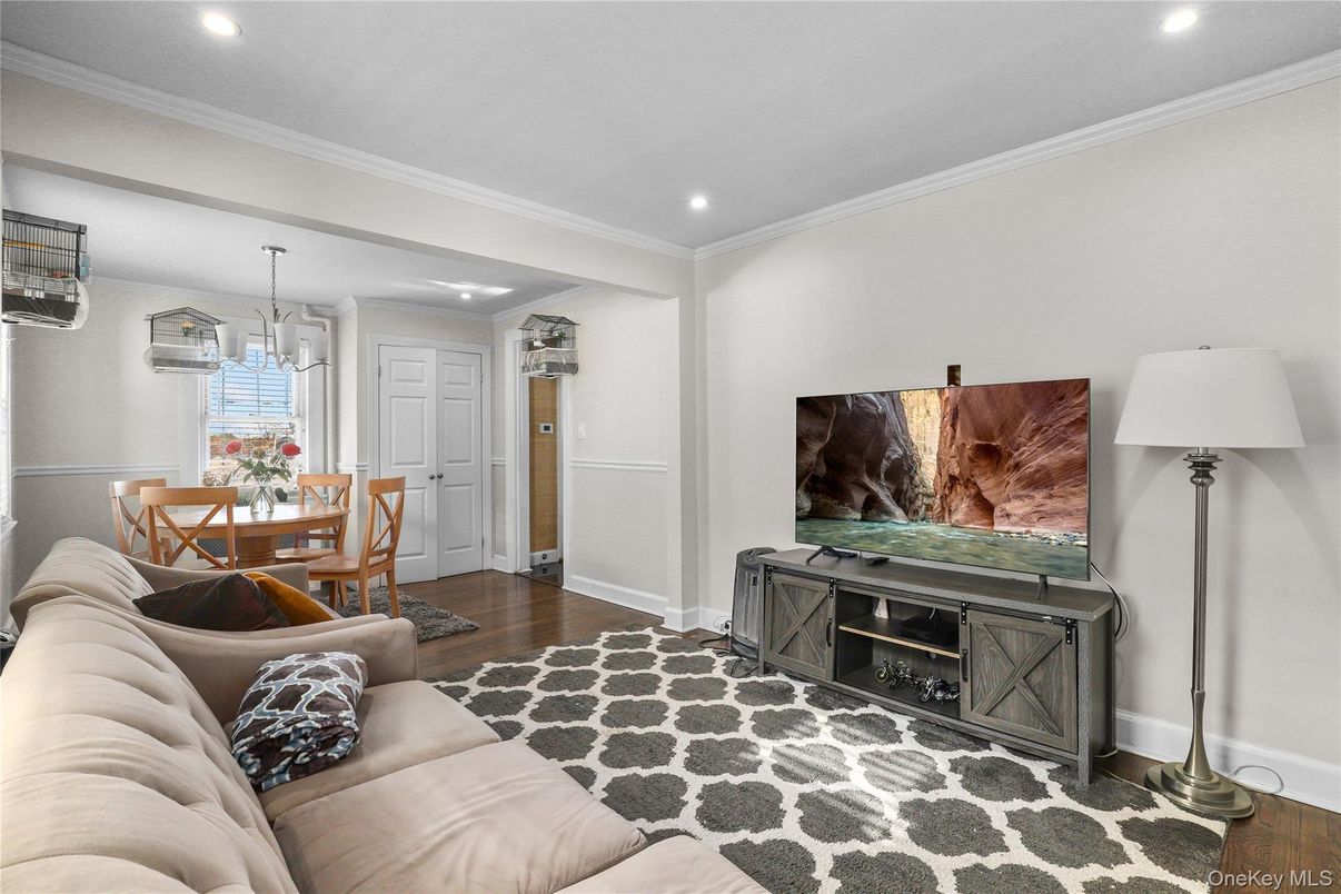 Dining room, Interior, Living room, Pendant Lights, Recessed Lighting, Wood Texture Flooring