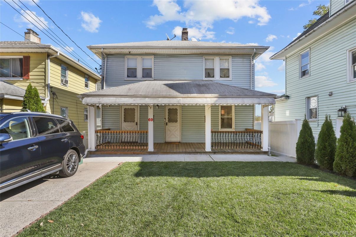 Exterior, Facade, American Foursquare
