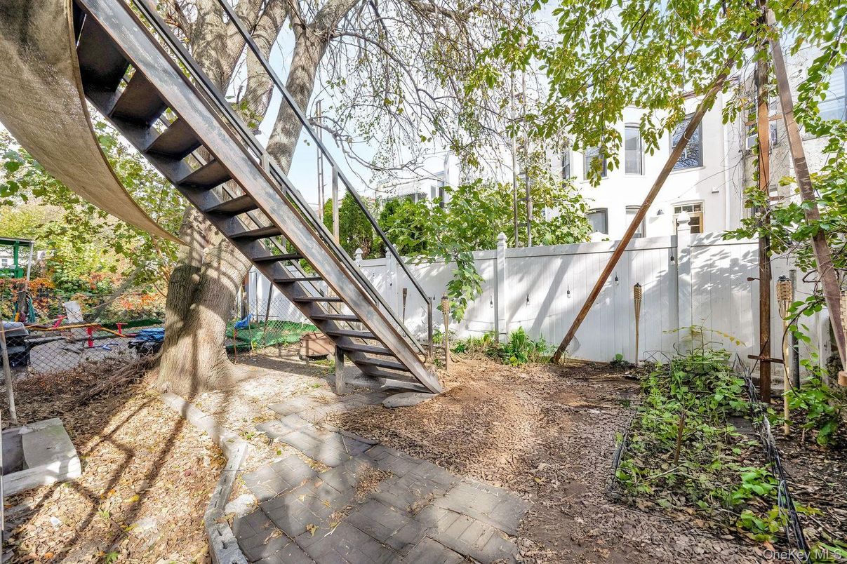 Backyard, Exterior, Playground