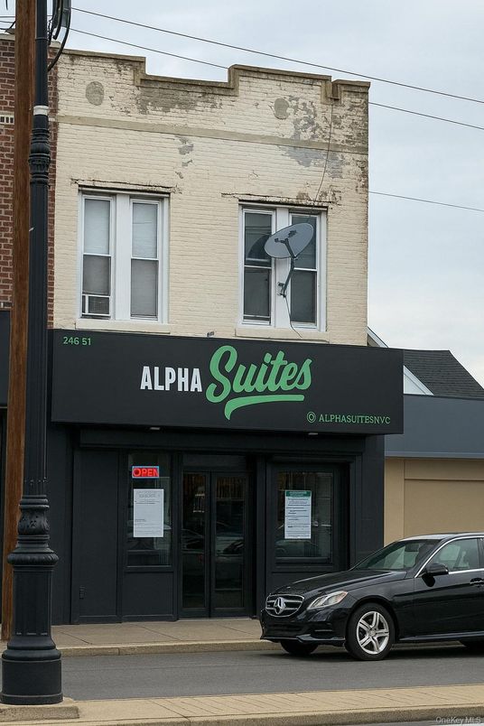 Exterior, Facade, Rowhouse