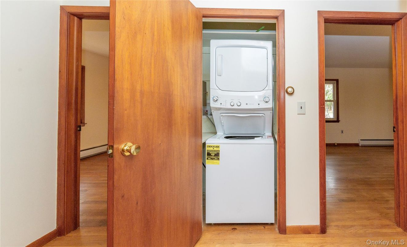 Interior, Utility Closets, Washer, Wood Texture Flooring