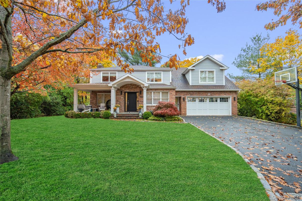 Attached, Exterior, Facade, Brick Facade, Split Level