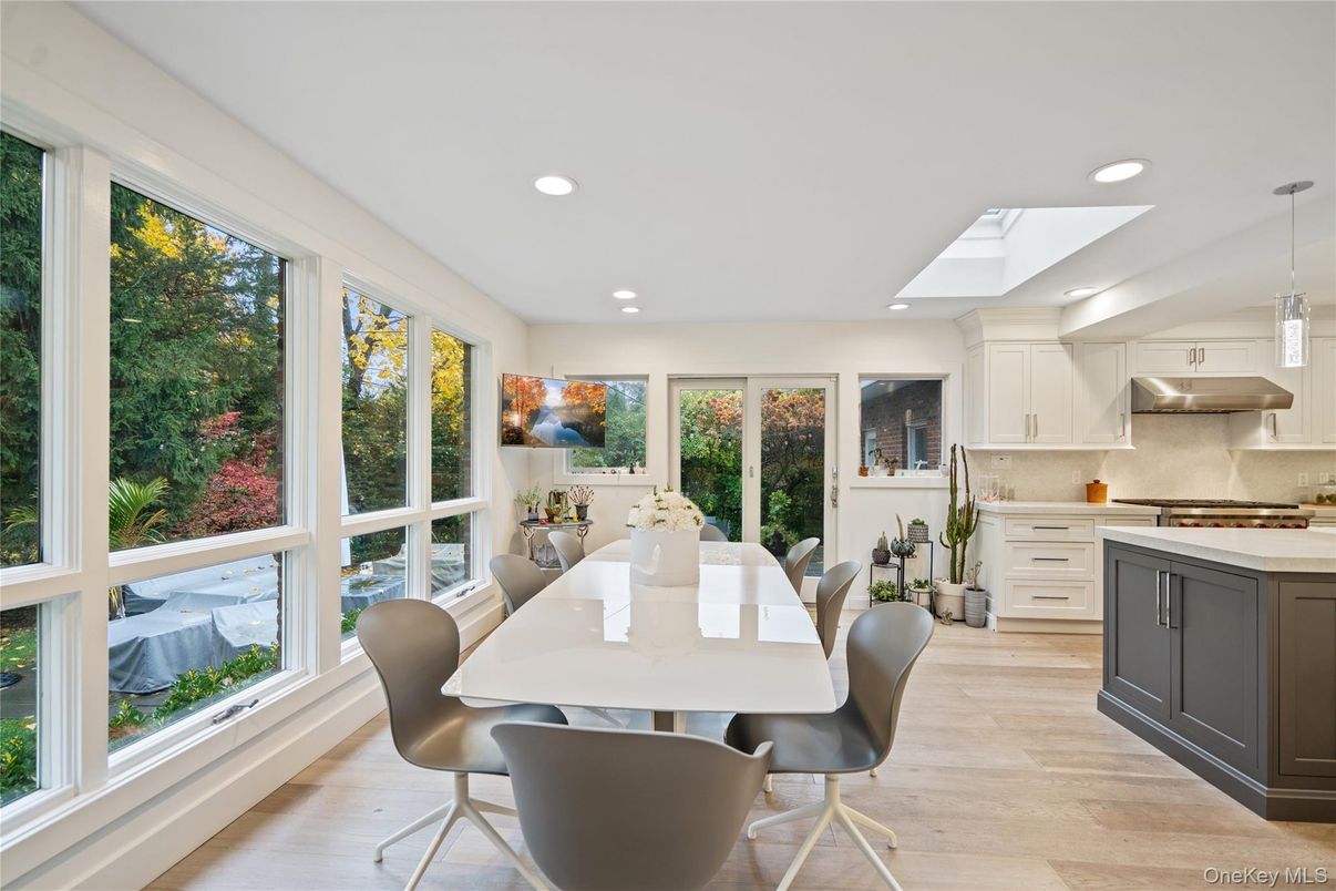 Dining room, Interior, Kitchen, Pendant Lights, Recessed Lighting, Wood Texture Flooring