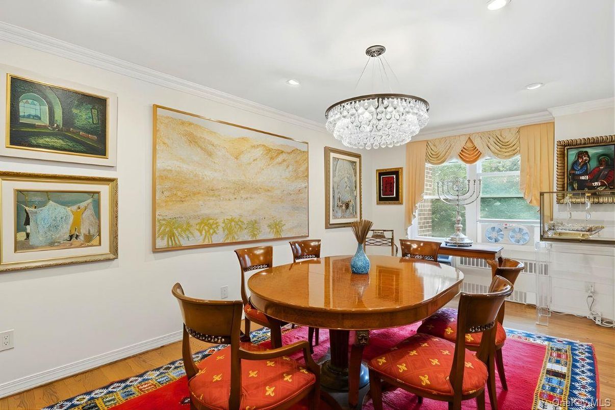 Chandelier, Dining room, Interior, Recessed Lighting, Wood Texture Flooring