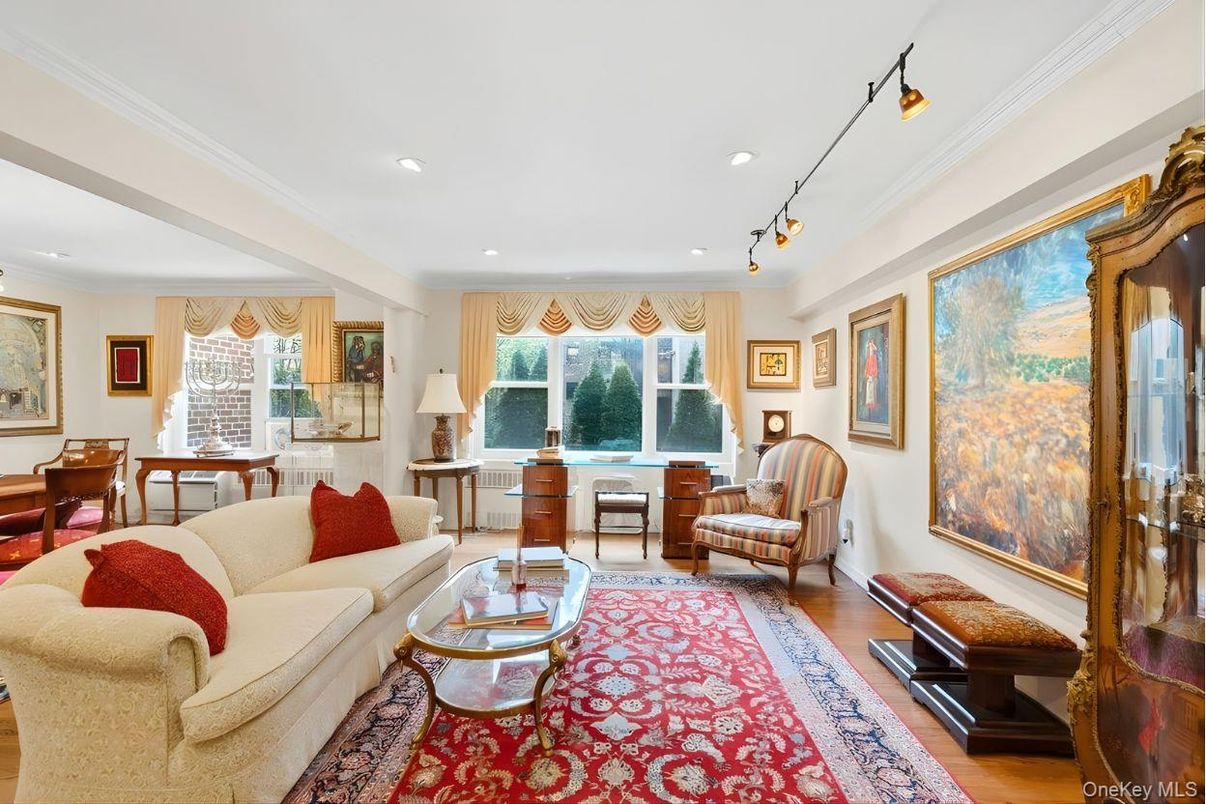 Dining room, Interior, Living room, Recessed Lighting, Wood Texture Flooring